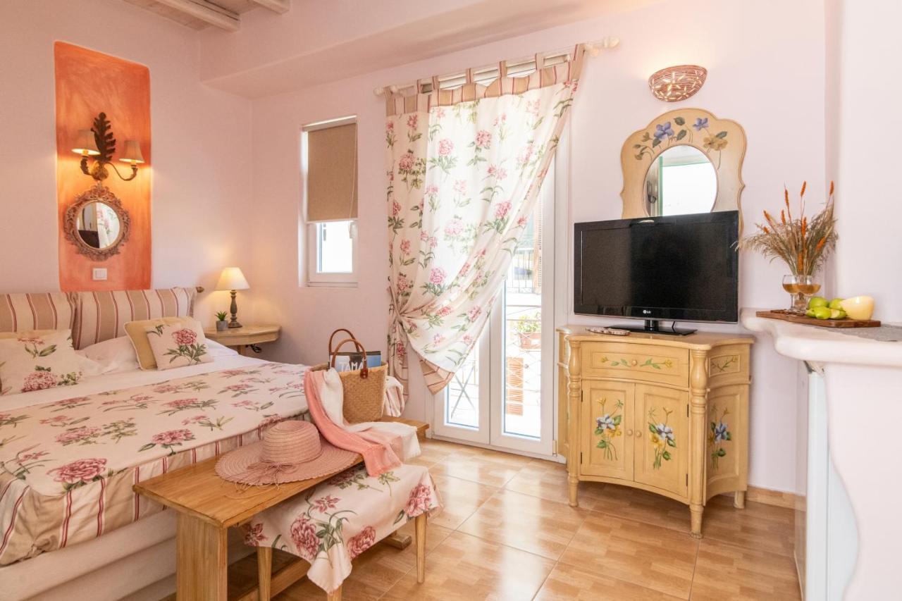 Madalena'S Family Rooms Tinos Exterior foto