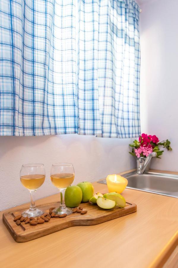 Madalena'S Family Rooms Tinos Exterior foto