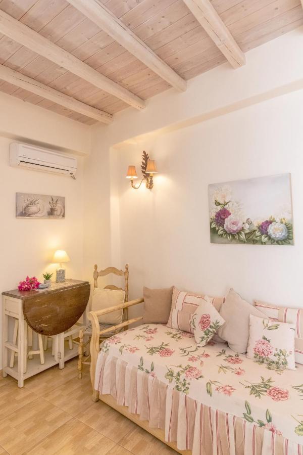 Madalena'S Family Rooms Tinos Exterior foto